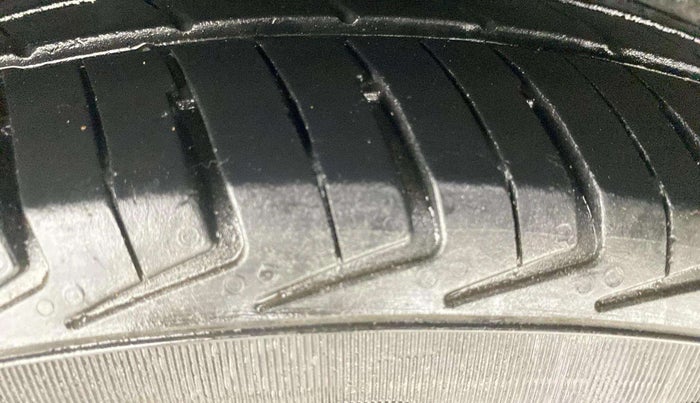 2013 Hyundai i10 MAGNA 1.1, Petrol, Manual, 57,223 km, Right Rear Tyre Tread