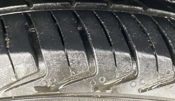 2013 Hyundai i10 MAGNA 1.1, Petrol, Manual, 57,223 km, Left Front Tyre Tread