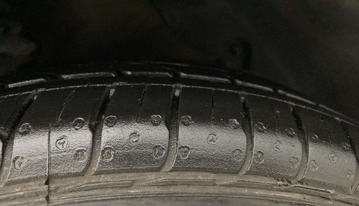 2014 Hyundai Xcent S 1.2, Petrol, Manual, 32,036 km, Right Front Tyre Tread