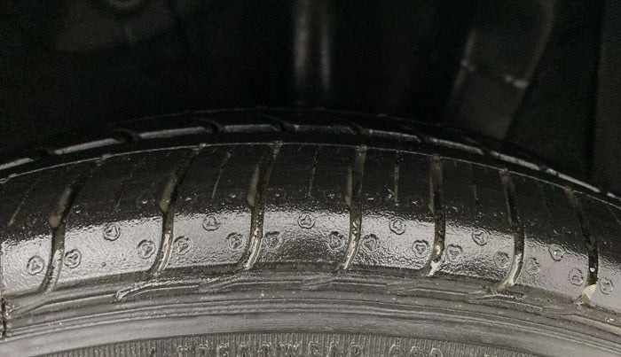 2014 Hyundai Xcent S 1.2, Petrol, Manual, 32,036 km, Left Rear Tyre Tread