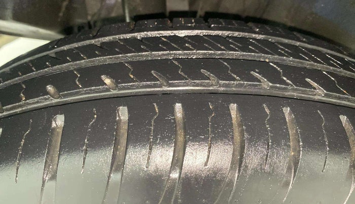 2019 Maruti Swift VXI, Petrol, Manual, 27,270 km, Right Rear Tyre Tread