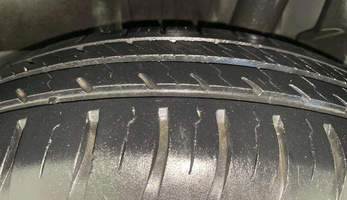 2019 Maruti Swift VXI, Petrol, Manual, 27,270 km, Left Rear Tyre Tread