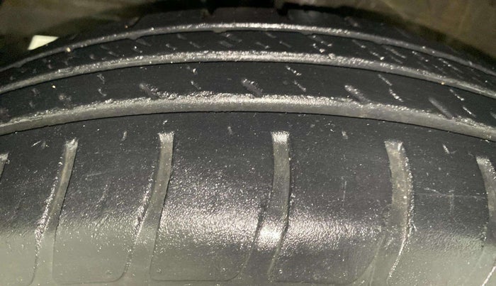 2019 Maruti Swift VXI, Petrol, Manual, 27,270 km, Left Front Tyre Tread