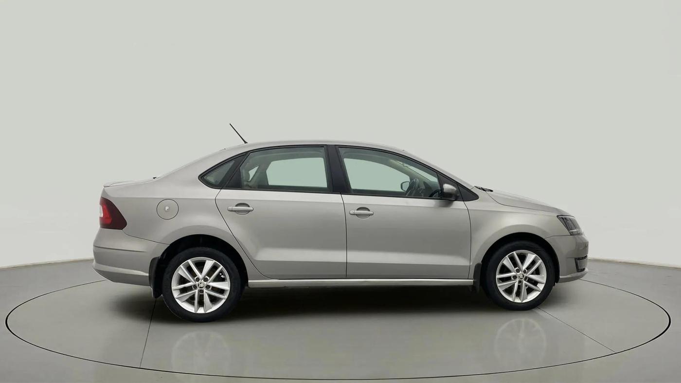 2018 Skoda Rapid STYLE 1.6 MPI, Petrol, Manual, 31,390 km, Right Side View