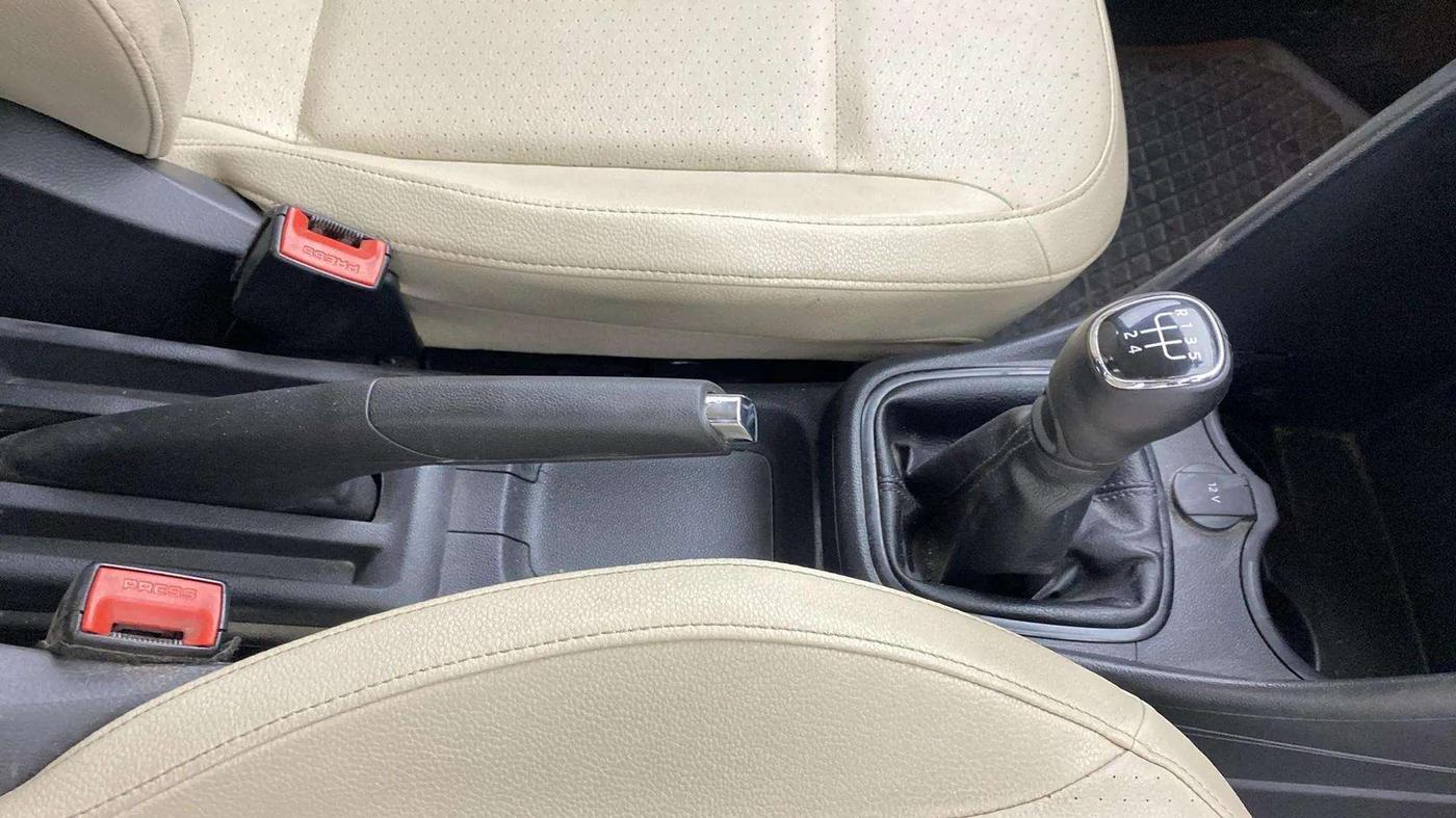 2018 Skoda Rapid STYLE 1.6 MPI, Petrol, Manual, 31,390 km, Gear Lever