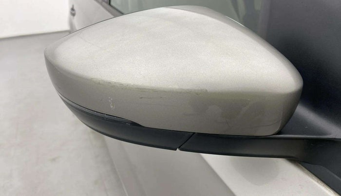 2018 Skoda Rapid STYLE 1.6 MPI, Petrol, Manual, 31,312 km, Right rear-view mirror - ORVM switch has minor damage