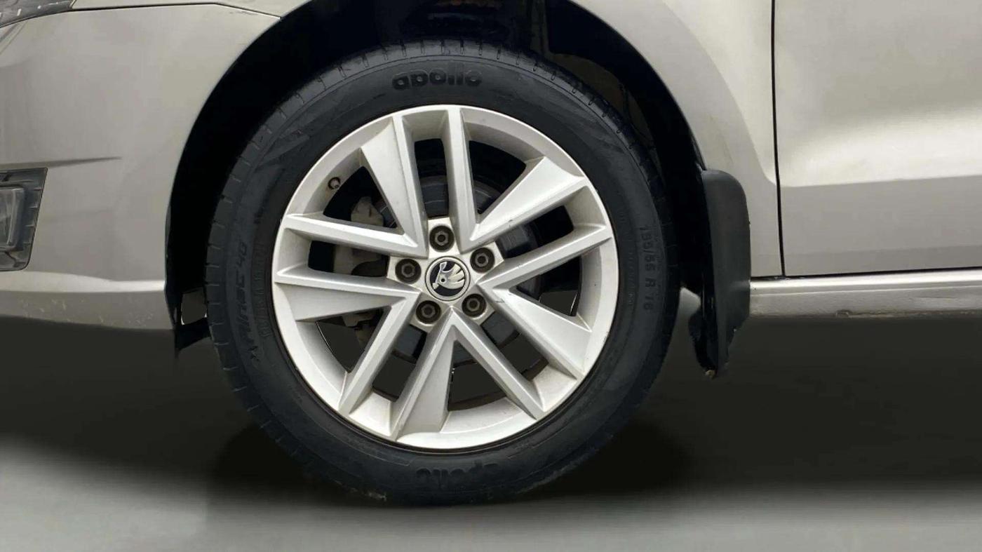 2018 Skoda Rapid STYLE 1.6 MPI, Petrol, Manual, 31,390 km, Left Front Wheel