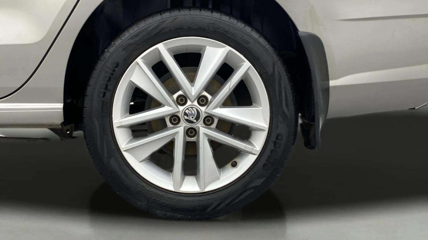 2018 Skoda Rapid STYLE 1.6 MPI, Petrol, Manual, 31,390 km, Left Rear Wheel
