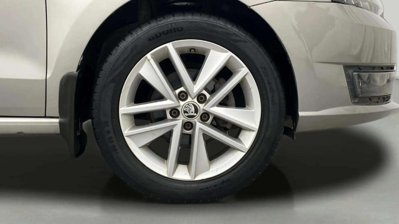 2018 Skoda Rapid STYLE 1.6 MPI, Petrol, Manual, 31,390 km, Right Front Wheel
