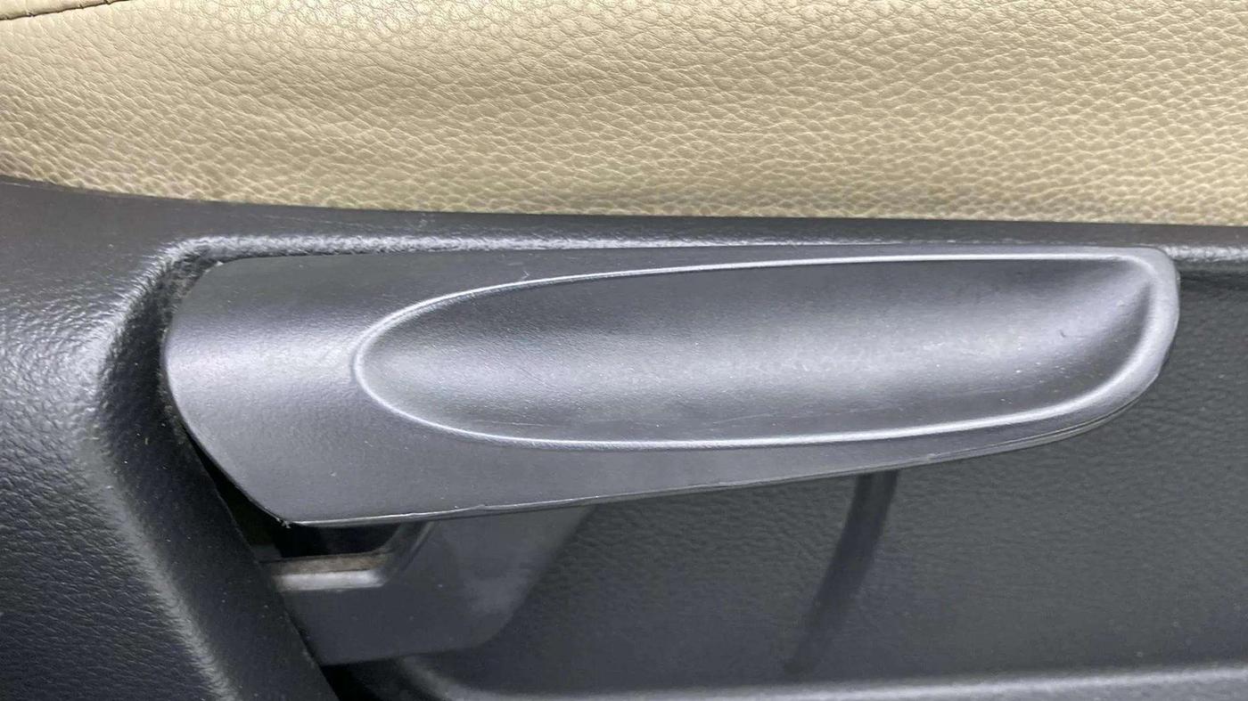2018 Skoda Rapid STYLE 1.6 MPI, Petrol, Manual, 31,390 km, Driver Side Adjustment Panel