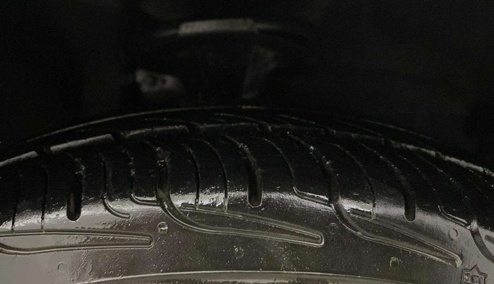 2015 Hyundai i10 SPORTZ 1.1, Petrol, Manual, 79,619 km, Right Front Tyre Tread