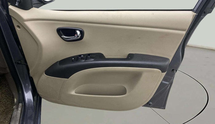 2015 Hyundai i10 SPORTZ 1.1, Petrol, Manual, 79,619 km, Driver Side Door Panels Control