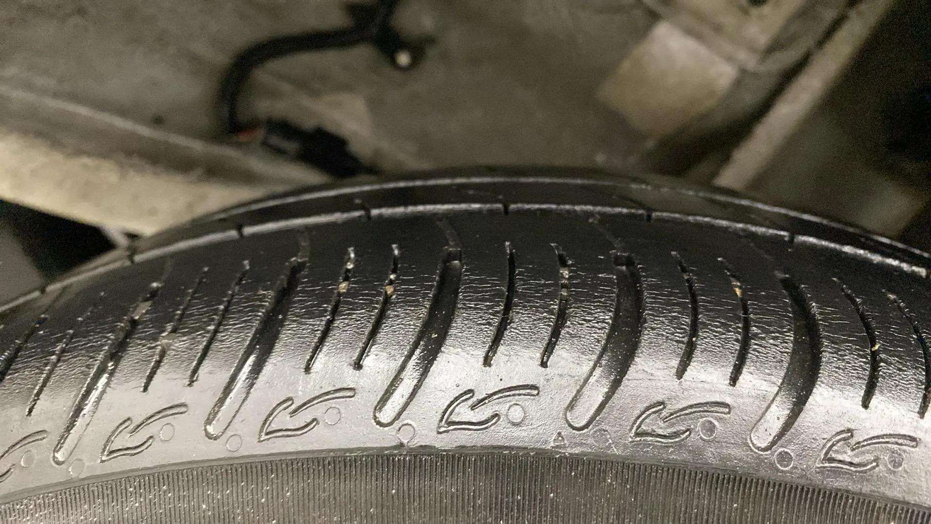 LHS-Rear-Tyre-Tread-21