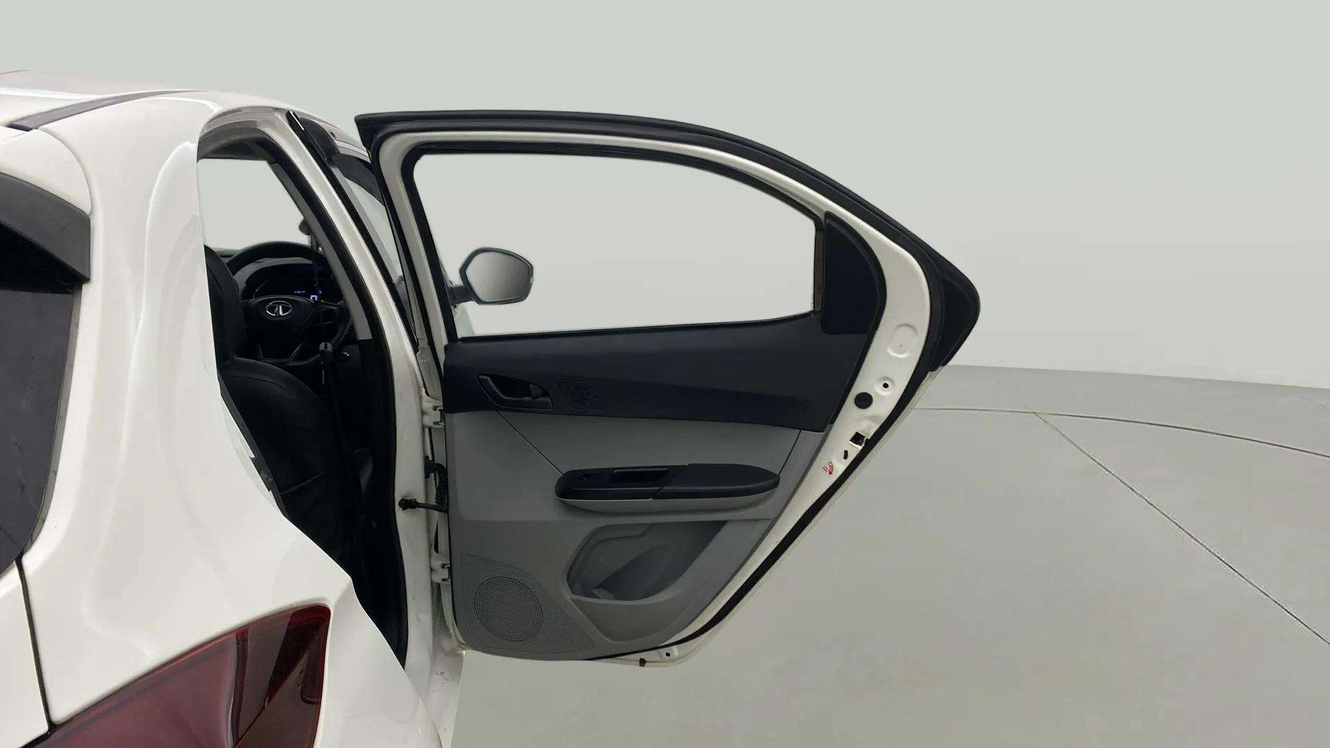 RHS-Rear-Door-Open-33