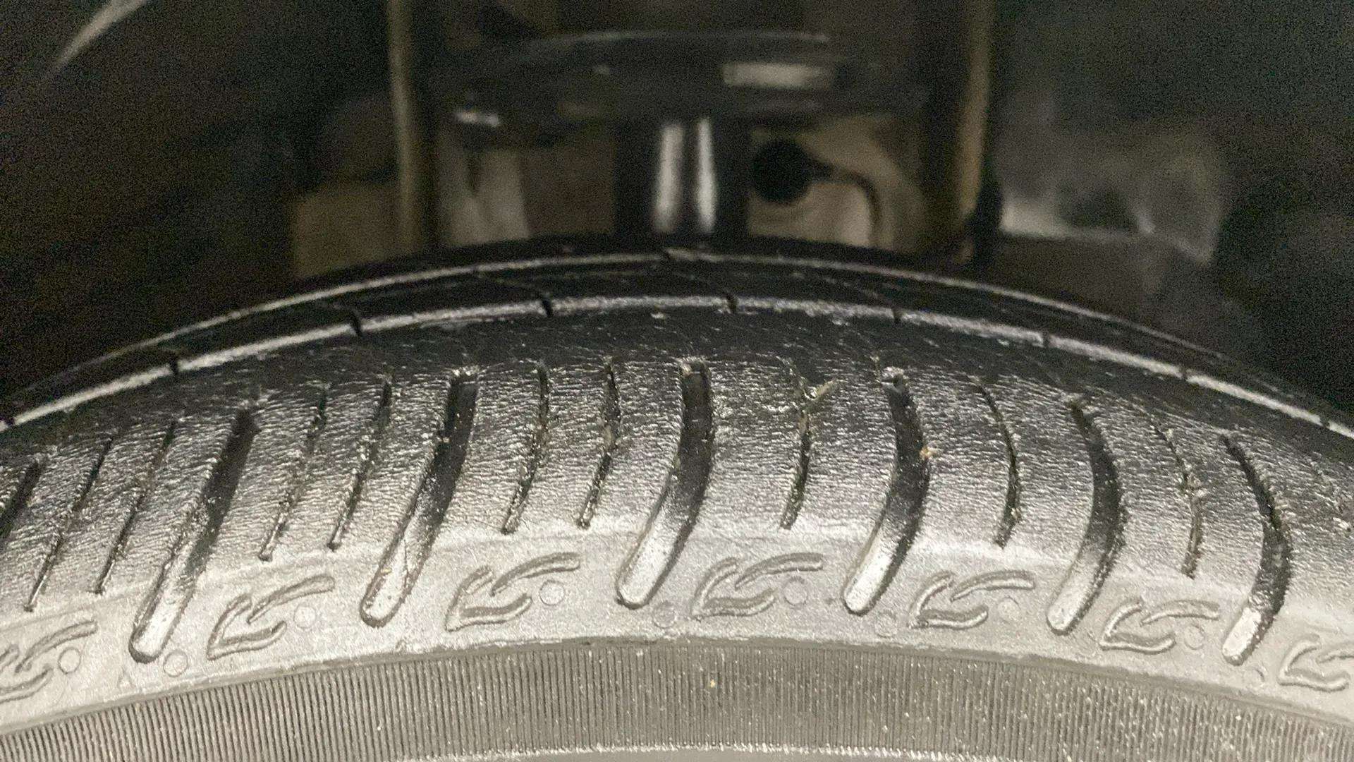 RHS-Front-Tyre-Tread-18