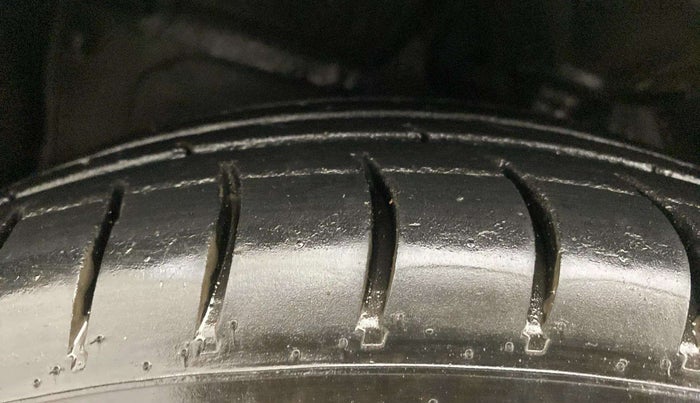 2015 Maruti Celerio ZXI, Petrol, Manual, 67,803 km, Left Front Tyre Tread