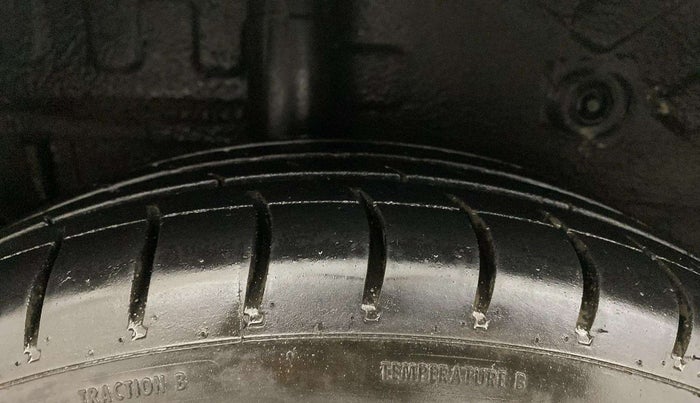 2015 Maruti Celerio ZXI, Petrol, Manual, 67,803 km, Right Front Tyre Tread