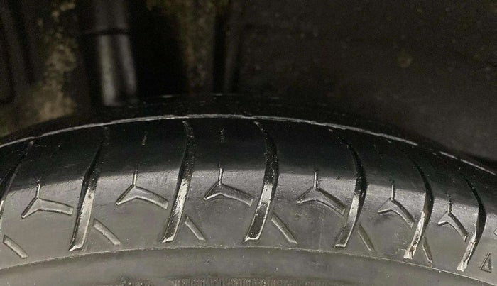 2021 Maruti New Wagon-R LXI CNG (O) 1.0, CNG, Manual, 76,678 km, Right Front Tyre Tread