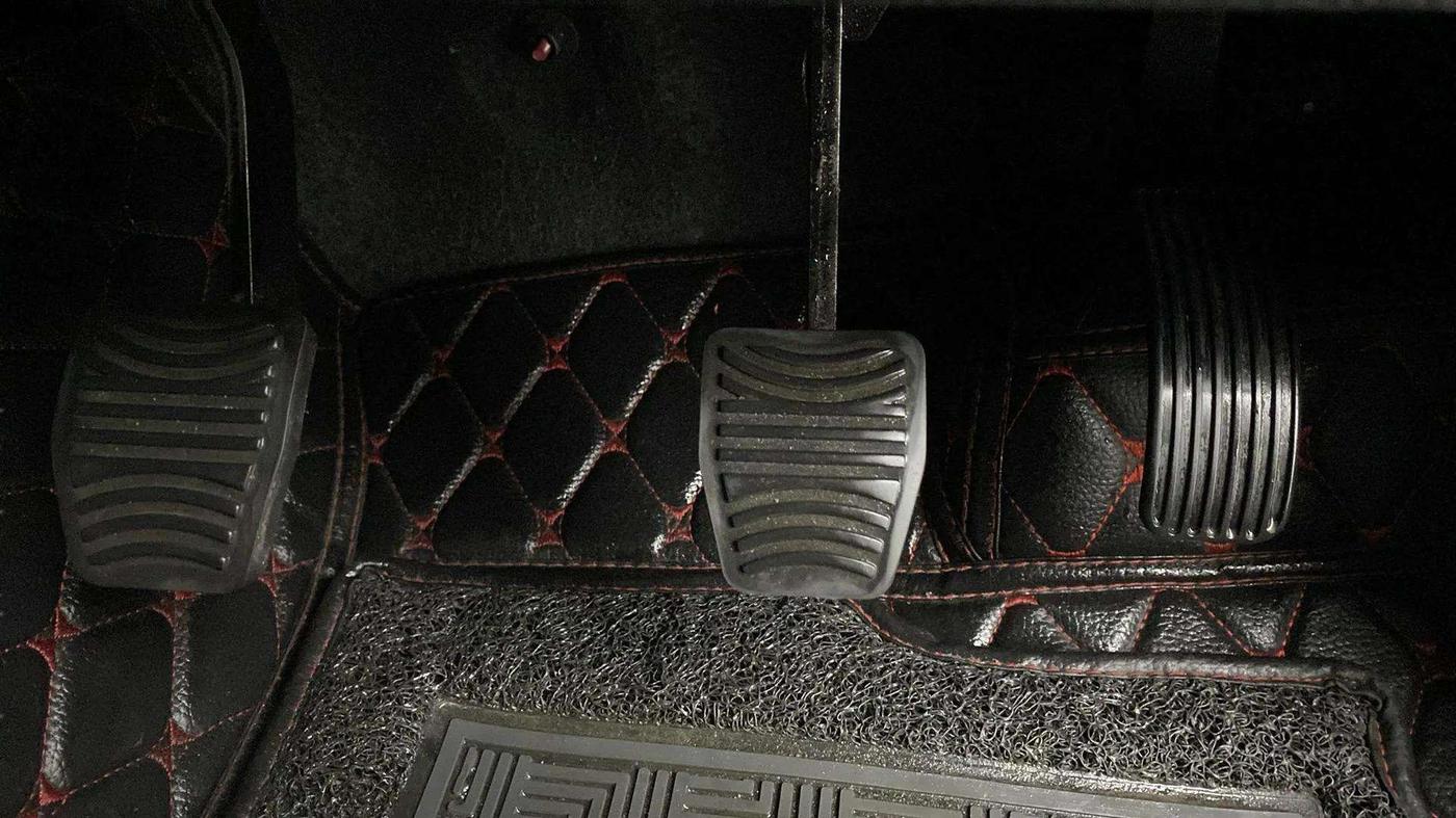 2022 Mahindra Thar LX HT PETROL 4WD MT, Petrol, Manual, 18,149 km, Pedals