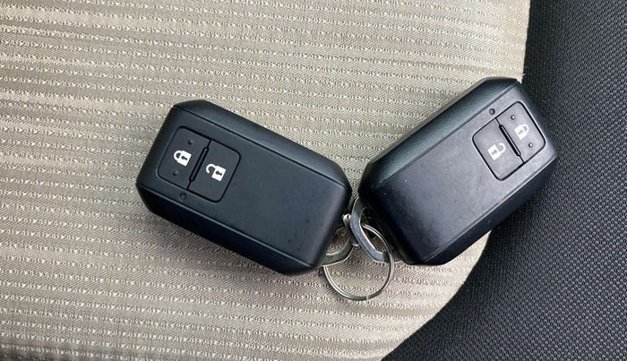 2024 Toyota Glanza V, Petrol, Manual, 7,703 km, Key Close Up