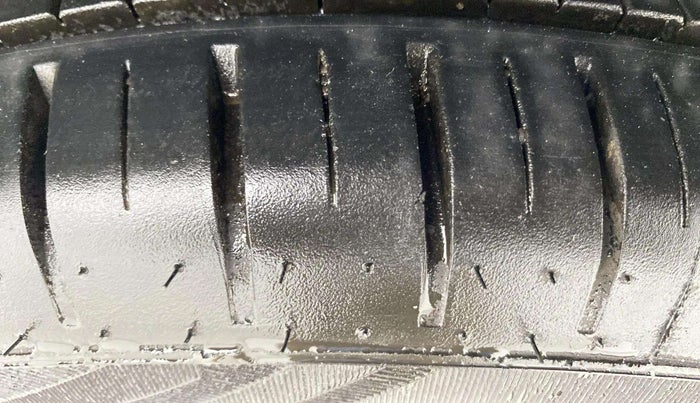 2024 Toyota Glanza V, Petrol, Manual, 7,703 km, Left Front Tyre Tread