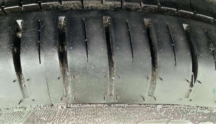 2024 Toyota Glanza V, Petrol, Manual, 7,703 km, Right Front Tyre Tread
