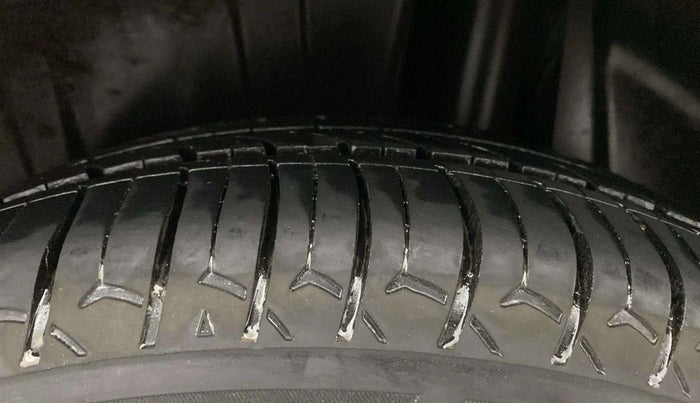 2019 Maruti Ertiga ZXI+ SHVS, Petrol, Manual, 29,058 km, Left Rear Tyre Tread