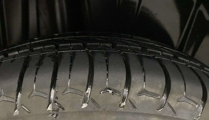 2019 Maruti Ertiga ZXI+ SHVS, Petrol, Manual, 29,058 km, Right Rear Tyre Tread