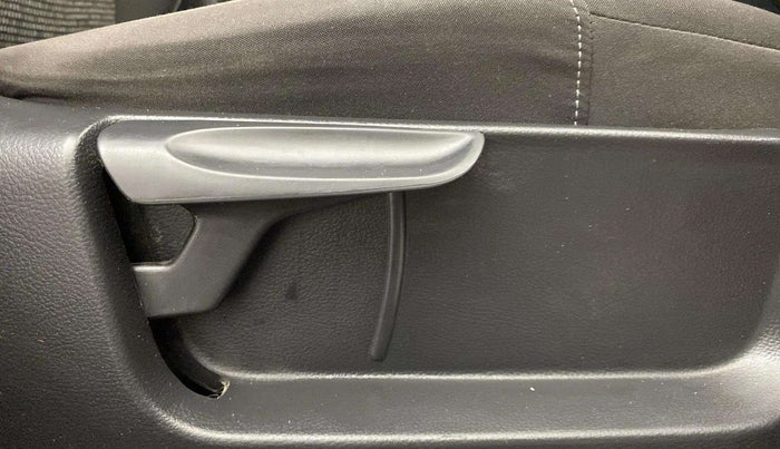 2019 Volkswagen Polo COMFORTLINE 1.0L MPI, Petrol, Manual, 27,842 km, Driver Side Adjustment Panel