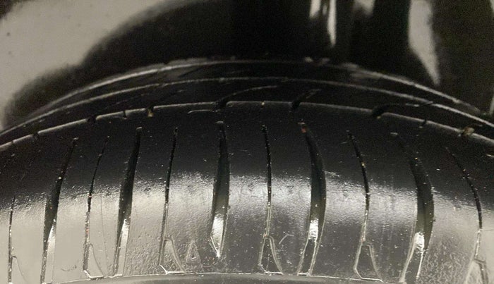 2019 Volkswagen Polo COMFORTLINE 1.0L MPI, Petrol, Manual, 27,842 km, Left Rear Tyre Tread