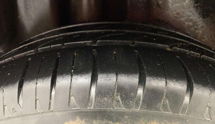 2019 Volkswagen Polo COMFORTLINE 1.0L MPI, Petrol, Manual, 27,842 km, Right Rear Tyre Tread