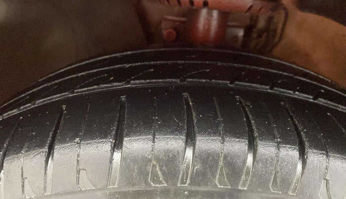 2019 Volkswagen Polo COMFORTLINE 1.0L MPI, Petrol, Manual, 27,842 km, Left Front Tyre Tread