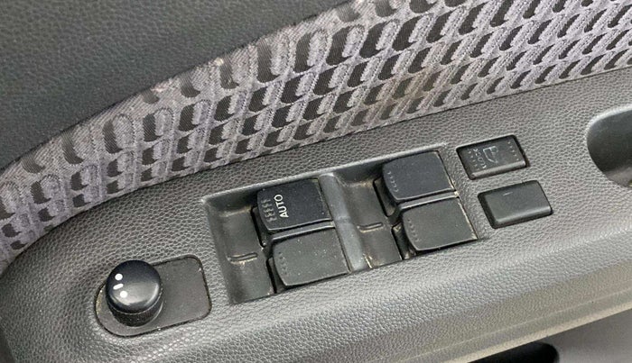 2014 Maruti Ritz ZXI, Petrol, Manual, 65,176 km, Right front window switch / handle - Master window function not working