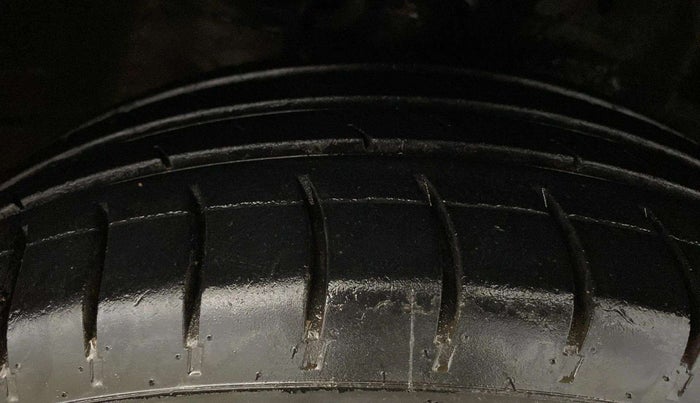 2014 Maruti Ritz ZXI, Petrol, Manual, 65,176 km, Right Front Tyre Tread