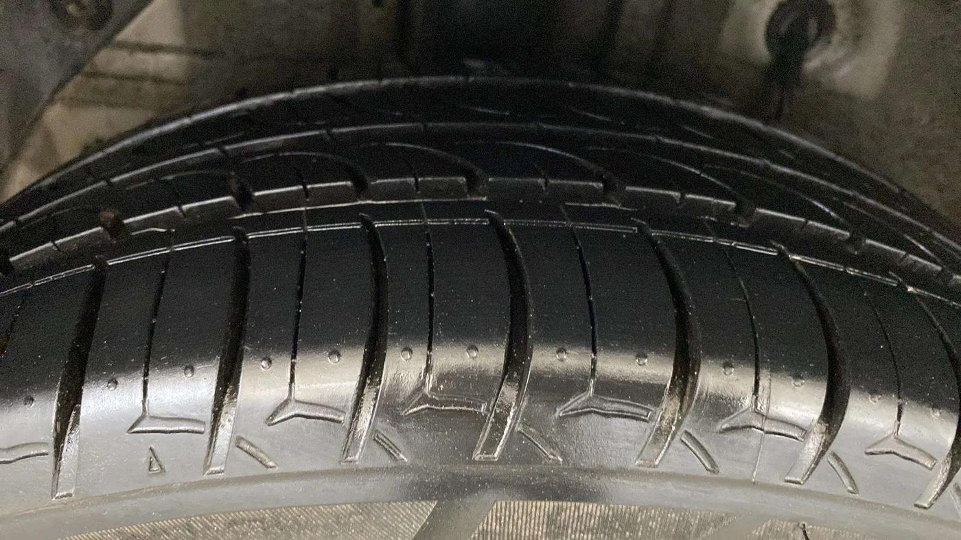 2018 Hyundai Elite i20 ASTA 1.2 (O), Petrol, Manual, 63,187 km, Right Rear Tyre Tread