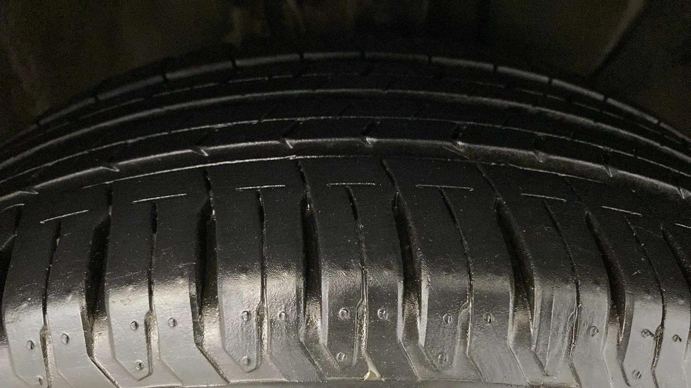 2018 Hyundai Elite i20 ASTA 1.2 (O), Petrol, Manual, 63,187 km, Right Front Tyre Tread
