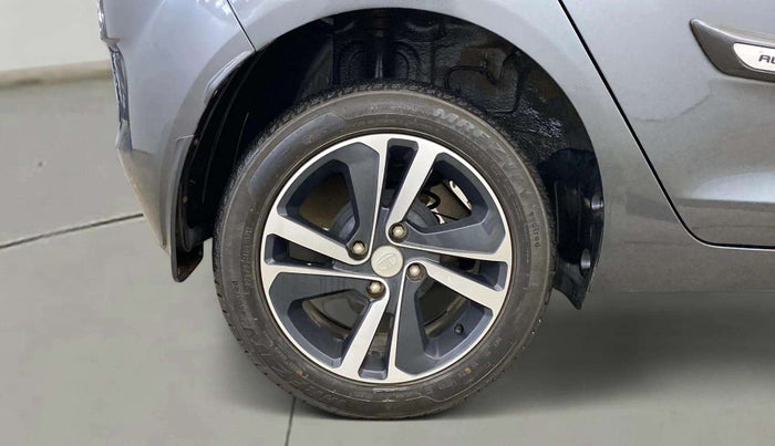 2022 Tata ALTROZ XZ PETROL, Petrol, Manual, 13,916 km, Right Rear Wheel