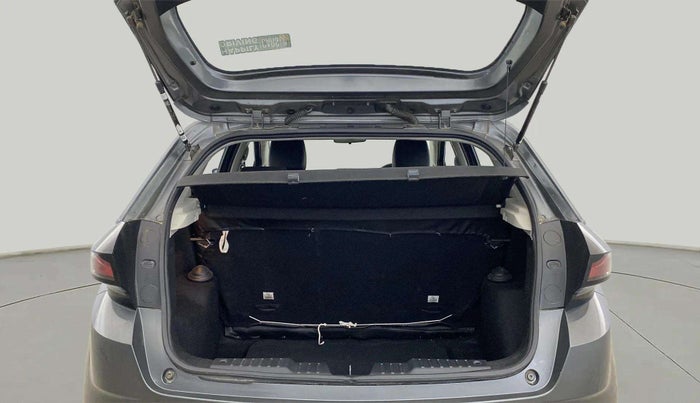2022 Tata ALTROZ XZ PETROL, Petrol, Manual, 13,916 km, Boot Inside