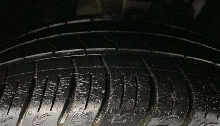 2022 Tata ALTROZ XZ PETROL, Petrol, Manual, 13,916 km, Right Front Tyre Tread