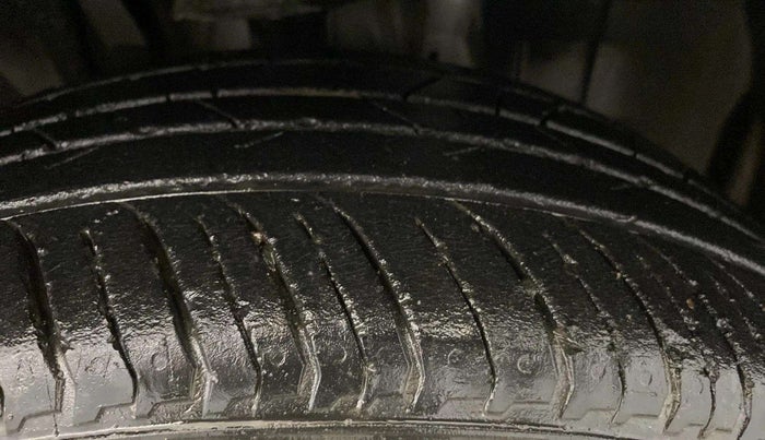 2021 Nissan MAGNITE XL, Petrol, Manual, 48,852 km, Right Front Tyre Tread