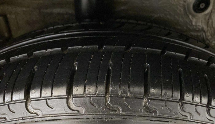 2018 Maruti Celerio VXI CNG, CNG, Manual, 73,772 km, Right Rear Tyre Tread