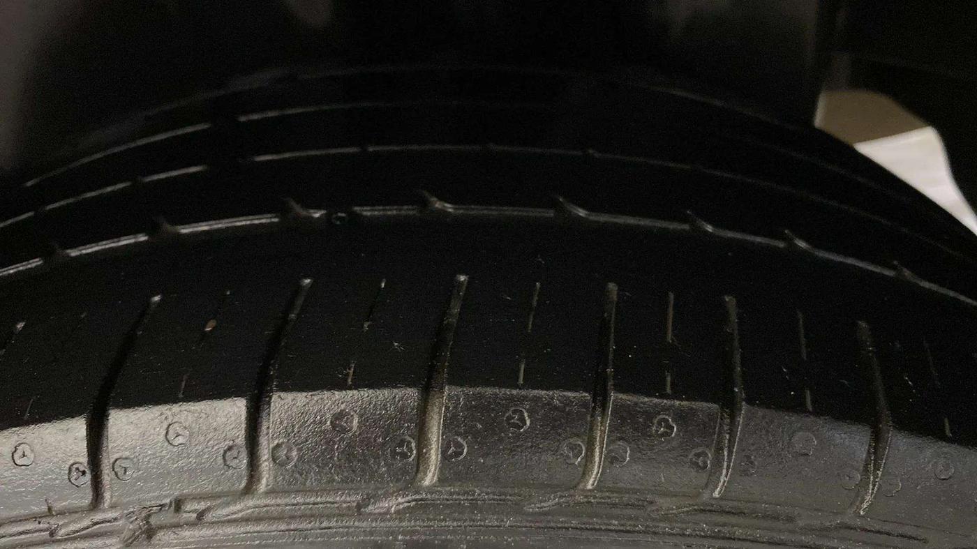 2022 Maruti Ciaz ALPHA 1.5 SHVS PETROL, Petrol, Manual, 62,297 km, Left Rear Tyre Tread