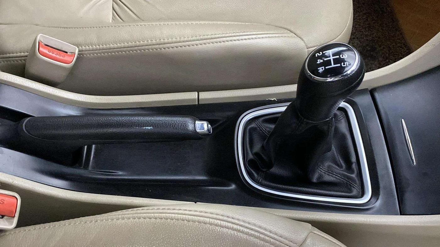 2022 Maruti Ciaz ALPHA 1.5 SHVS PETROL, Petrol, Manual, 62,297 km, Gear Lever