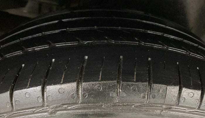 2022 Maruti Ciaz ALPHA 1.5 SHVS PETROL, Petrol, Manual, 61,940 km, Right Rear Tyre Tread