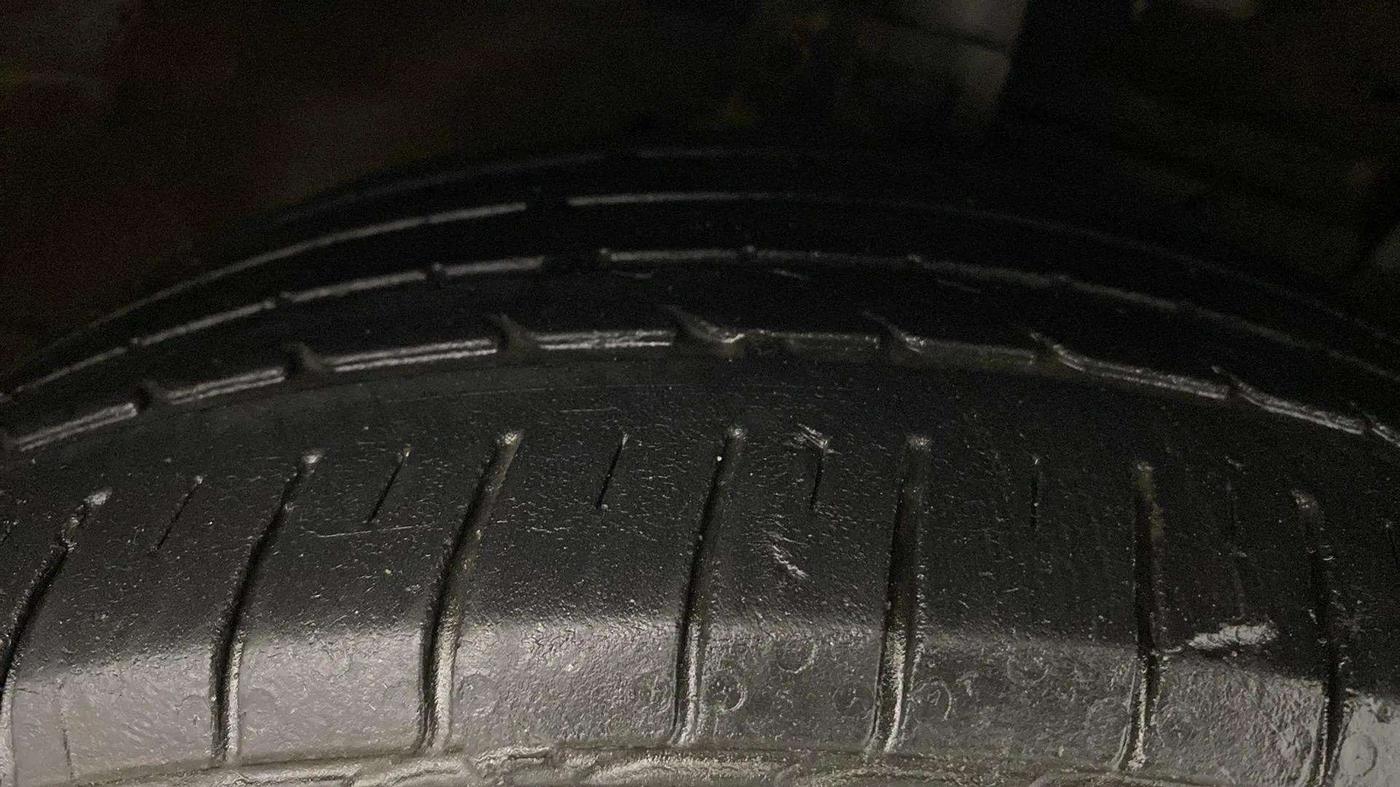 2022 Maruti Ciaz ALPHA 1.5 SHVS PETROL, Petrol, Manual, 62,297 km, Right Front Tyre Tread