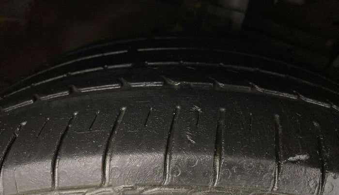 2022 Maruti Ciaz ALPHA 1.5 SHVS PETROL, Petrol, Manual, 61,940 km, Right Front Tyre Tread