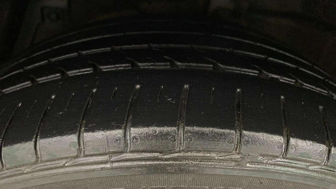 2022 Maruti Ciaz ALPHA 1.5 SHVS PETROL, Petrol, Manual, 62,297 km, Left Front Tyre Tread