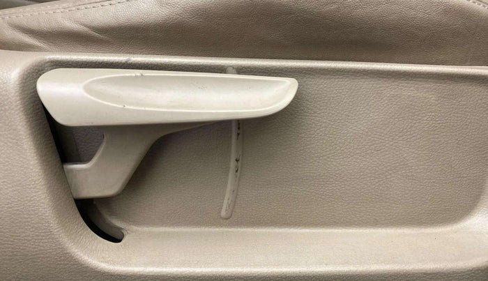 2017 Volkswagen Polo HIGHLINE1.5L, Diesel, Manual, 63,159 km, Driver Side Adjustment Panel