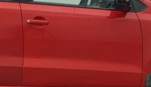 2017 Volkswagen Polo HIGHLINE1.5L, Diesel, Manual, 63,159 km, Driver-side door - Paint minor damage