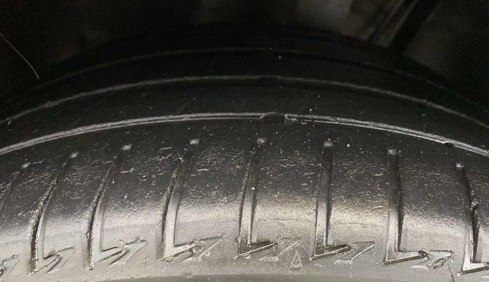 2022 Skoda KUSHAQ ACTIVE 1.0L TSI MT, Petrol, Manual, 24,456 km, Left Front Tyre Tread